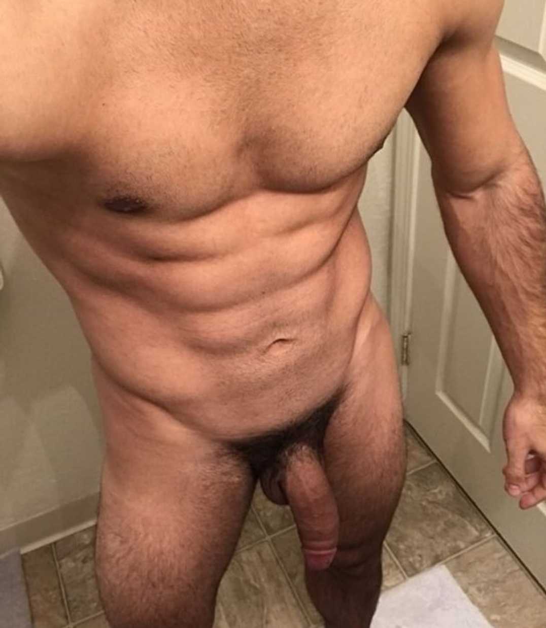 شیو کنم یا اینجور سکسی تره ؟