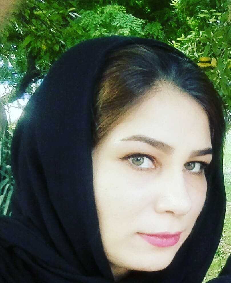 ⁣بو سه ای نذر بکن،کافری ام را ببرد <br>سردی این تن نیلوفری ام را ببرد <br> <br>وای اگر عشق- همین سرکش لجباز عجول- <br> حرمت طایفه مادری ام را ببرد . . . <br> <br>آنقَدَر فال زدی،شاخ نبات آمده بود <br>سبز چشمان و تب دلبری ام را ببرد <br> <br>با کسی از سفرَت حرف نزن، میترسم <br>کفتر خانگی پاپری ام را ببرد <br> <br>صحبت باغ و کویر است میان من و تو <br>کاش باران بزند،بی بری ام را ببرد <br> <br>دست آخر منم و بی بی دل،پس نگذار <br>غیر تو هیچ کسی آخری ام را ببرد! <br> <br>راستی!باد،گلم،واسطه ی خوبی نیست: <br>سعی می کرد سحر،روسری ام را ببرد <br>..