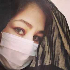 ⁣بيا، گناه ندارد بـهم نگاه کنيم <br>و تازه، داشته باشد، بيا گناه کنيم <br> <br>نگاه و بوسه و لبخند اگر گناه بوَد <br>بيا که نامه اعمال خود سياه کنيم <br> <br>بيا به نيم نگاهی و خنده ای و لبی <br>تمام آخرت خويش را تباه کنيم <br> <br>نگاه، نقطه آغاز عا شقيست بيا <br>که شايد از سر اين نقطه عزم راه کنيم <br> <br>سپس بساط قرار و گل و محبت را <br>بدست يکدگر اين بار روبراه کنيم <br> <br>به شور و شادی و شوق و شراره تن بدهيم <br>و بار کوه غم از شور عشق، کاه کنيم <br> <br>و خوش خوريم و خوش بگذريم و خوش باشيم <br>و تف بصورت انواع شيخ و شاه کنيم <br> <br>و زنده زنده در..