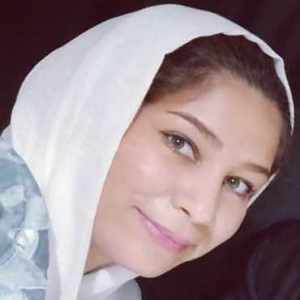 ⁣دست به من که می زنی، روشن و ناب می شوم <br>قلقل چشمه سارها، شُر شُر ِ آب می شوم <br> <br>می زنم از خودم برون، تا دل وادی جنون <br>شُرشُر ِ آبشار ِ بی خويش و خراب می شوم <br> <br>سرخ و سفيد و آتشين دربغل تو دلنشين <br>شهد ِ شکوه زندگی، شور ِ شراب می شوم <br> <br>شعله و شور می شوم در تب ِ بازوان تو <br>در هيجان باتويی، سرخ و مذاب می شوم <br> <br>ميوه عشق می دمد در دلم از هوای تو <br>می رسم و می آکنم، روشن و ناب می شوم <br> <br>تا که تويی کنار من خوش بر روزگار من <br>باش که برگلوی خود، بی تو طناب می شوم <br> <br>گر روی از کنار من، ای پسر، ای بهار من <br>..