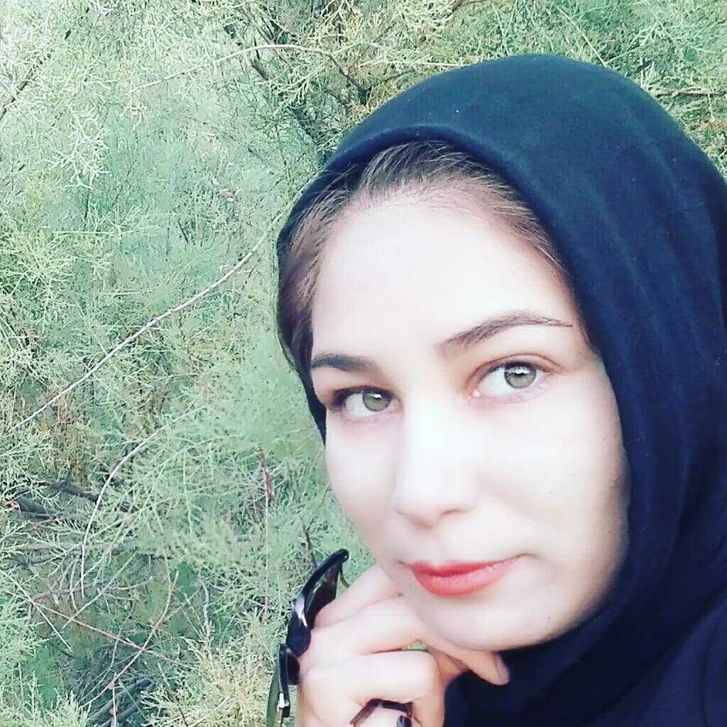 ⁣اگرچه  ملتهب و  سرکشَند چشمانت <br>ولی پر از هوس سازشَند چشمانت <br> <br>خمار جرعه ای از استکان شیدایی <br>برای عشق همه خواهشَند چشمانت <br> <br>به چشم من که تو هم  جان و هم جهان منی <br>ببین! بهانه ی پیدایشَند چشمانت <br> <br>همیشه بار غمم را کشیده اند به دوش <br>غمت مباد! که زحمتکشَند چشمانت <br> <br>میان آینه و آب اگر مناظره ایست <br>ملاک معتبر سنجشَند چشمانت <br> <br>نگاه کن به پریشانی ام که پر بزند! <br>تویی که معنی آرامشَند چشمانت..