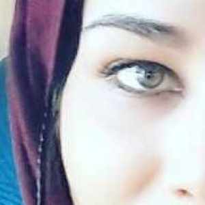⁣گذشت عاقبت از من که عاشقش بودم <br>منی که خالق عذرا و وامقش بودم <br> <br>چه شد که این همه از چشمهایش افتادم <br>منی که آن همه طبق سلایقش بودم <br> <br>مرا به باد مخالف سپرد و تنها رفت <br>به جرم اینکه همیشه موافقش بودم