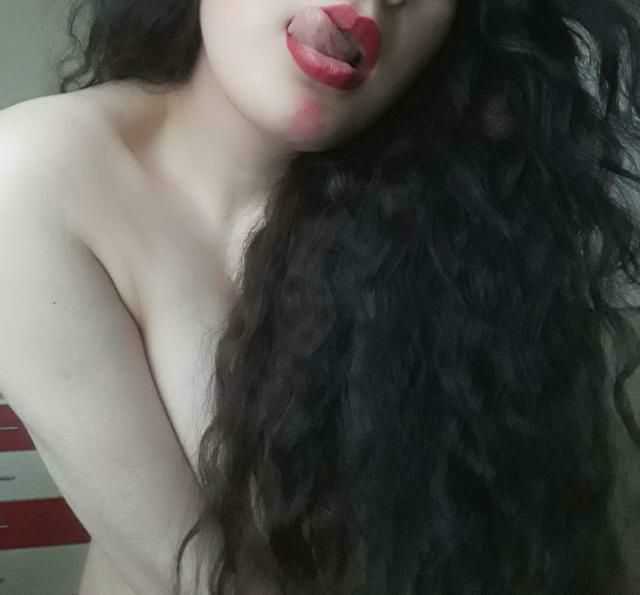 عکسمو ک گذاشتک از سایت رفتم نمدونسم اینقد دیونه میشین💋🥰درضمن میسترس ام اگه خواستین در ارتباط باشین البت فقط اسلیو بیاد