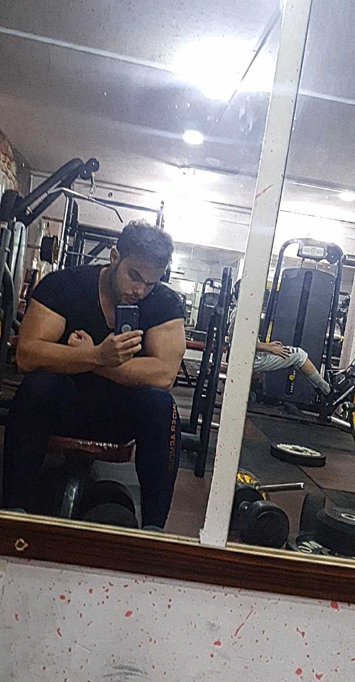 ♥️جاتون اینجاست <br>اینم بنده مخلص شمااا <br>هر کس پایه رفاقت و ...بود پیام بده <br>سینگلم