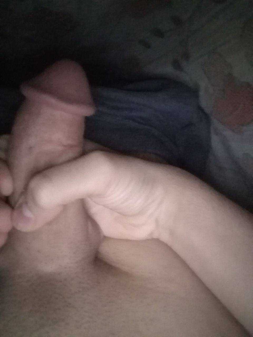 یه پسره کونی با کیر و کونه جذاب که فقد باید گرفتشو تو ش تلمبه زد