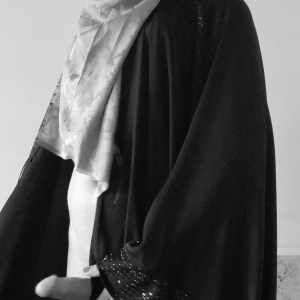 دلم میخاد یکی فقط جلوم زانو بزنه و واسم بخوره . این تنها آرزومه
